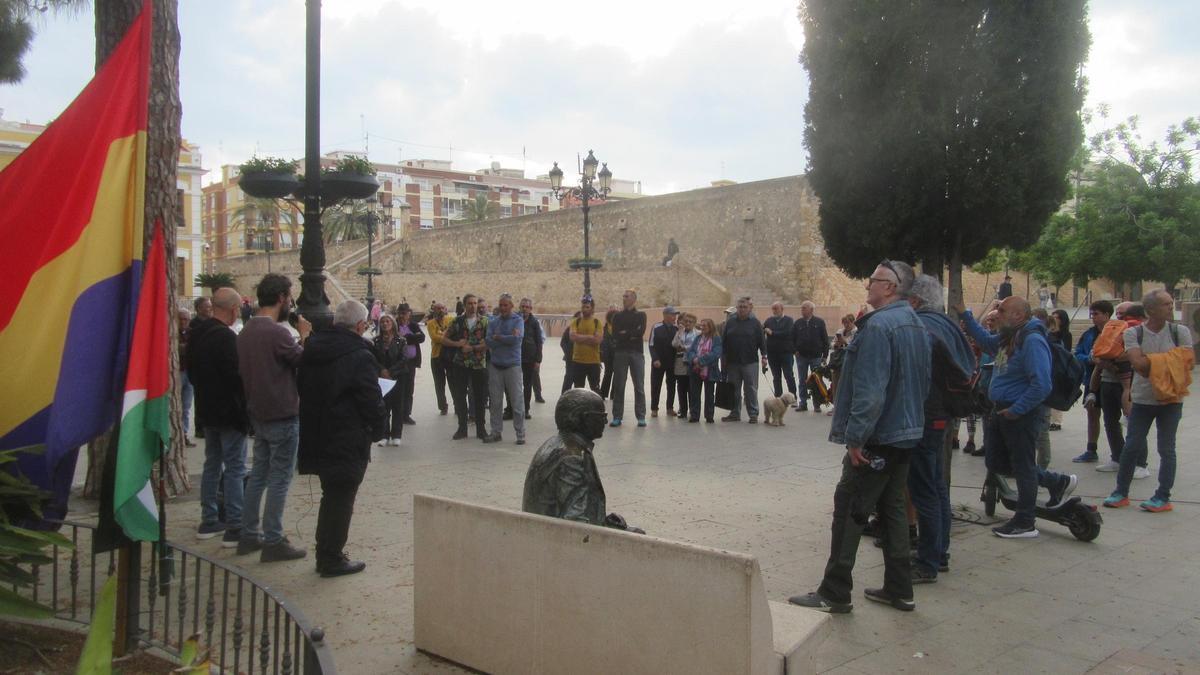 Acto conmemorativo en la plaza del Ayuntamiento.