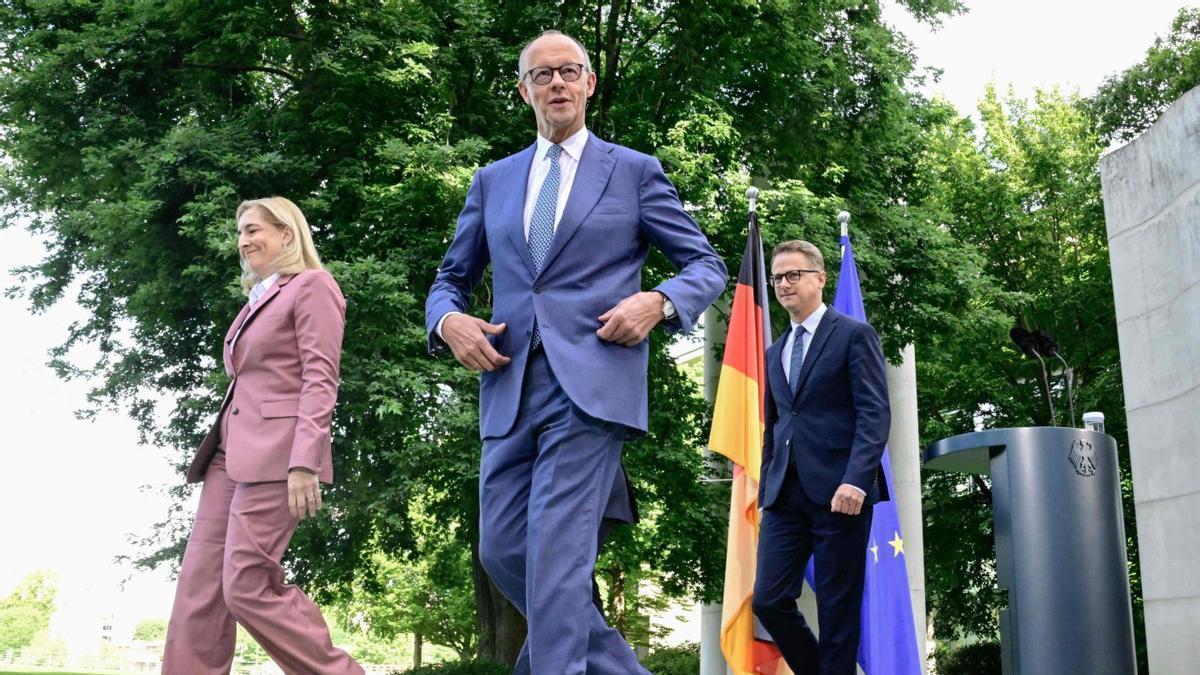 El canceller alemany, Friedrich Merz, al presentar ahir els canvis en l’Executiu. | TOBIAS SCHWARZ / AFP