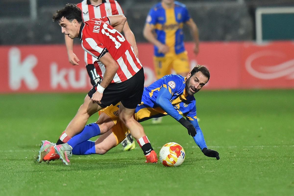 Imágenes del encuentro ente el Bilbao Athletic y el Real Avilés