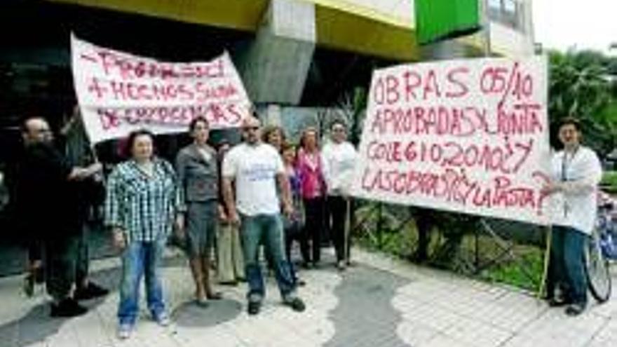 Protesta de los padres del colegio Los Angeles