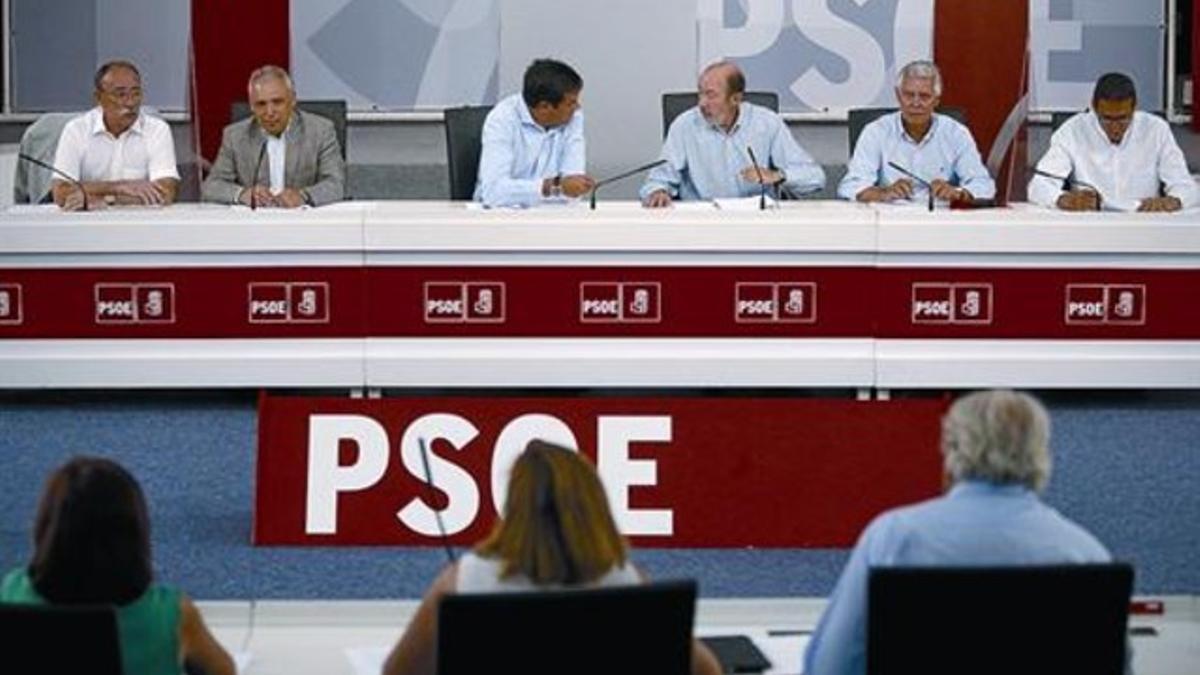 Alfredo Pérez Rubalcaba presidió la reunión sobre educación con la que los socialistas dieron ayer por inaugurado el nuevo curso político.