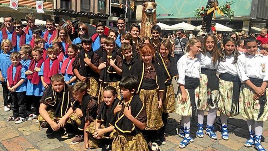 L&#039;àliga de la Patum Infantil apadrina l&#039;àliga petita de Reus en un ambient festiu