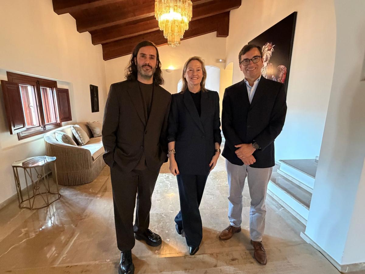 Óscar García, director de SUMMA Mallorca; Fiona Ferrer, coordinadora de SUMMA Mallorca; y Miguel Pardo, director de Relaciones Institucionales de Trasmed.
