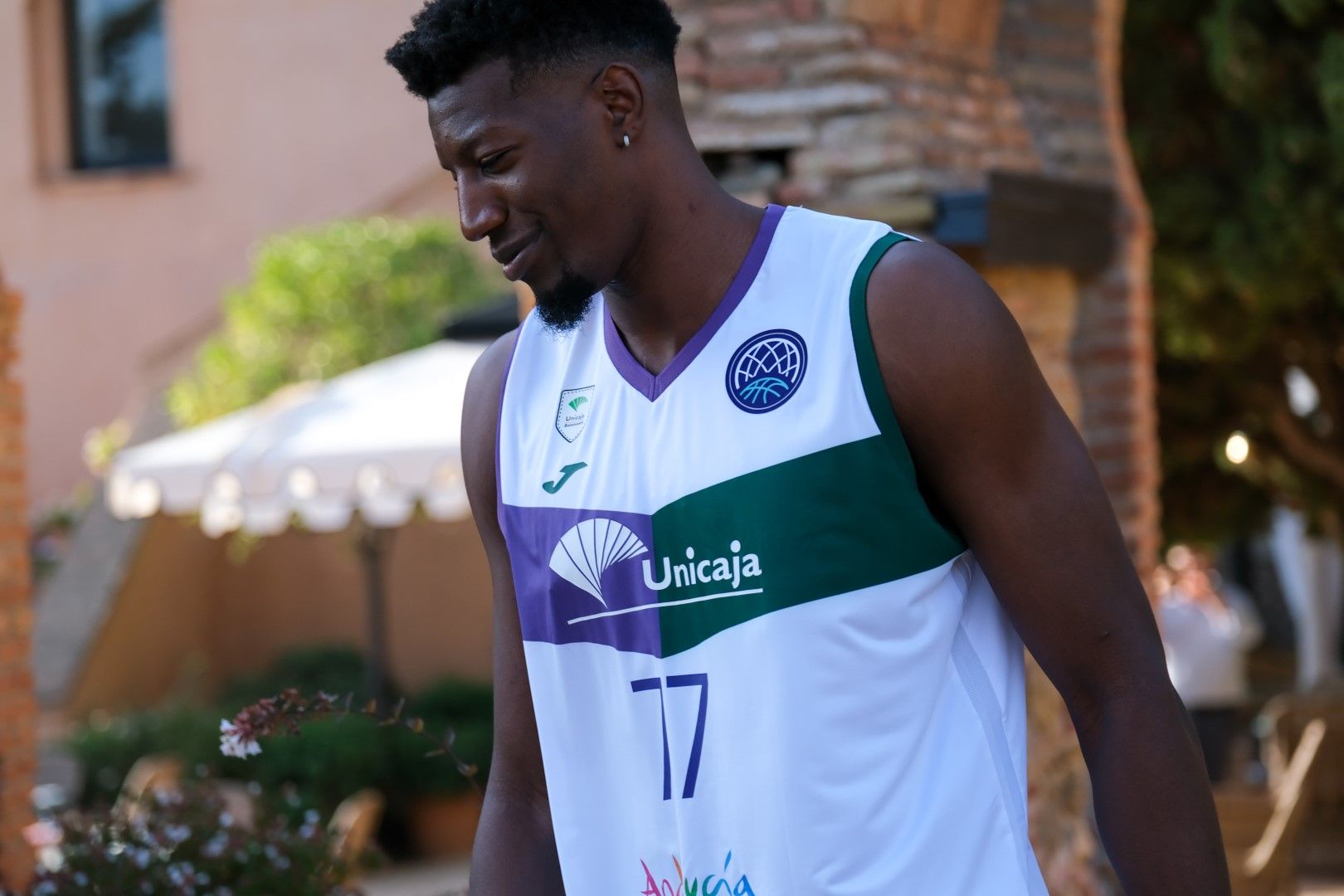 El Unicaja presenta su nueva equipación para la temporada 2023 - 2024