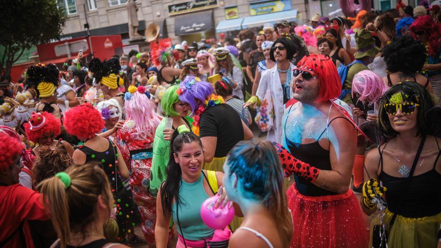El Carnaval de Día se refugia del calor en los bailes de noche con orquestas canarias