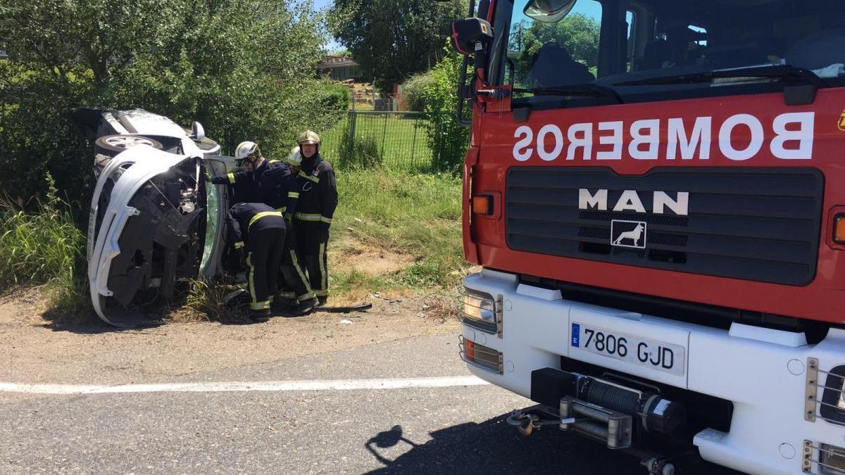 Dos vehículos colisionan junto a la fábrica de cerveza