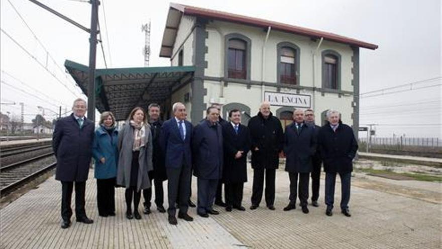 Los empresarios de AVE piden a De la Serna &quot;ganas de trabajar&quot; en el Corredor