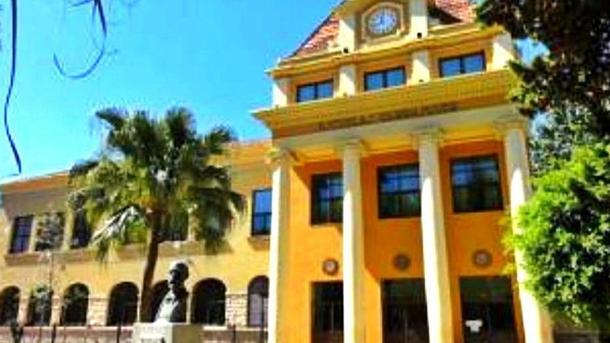 Vista exterior del colegio en una imagen de archivo. | LEVANTE-EMV