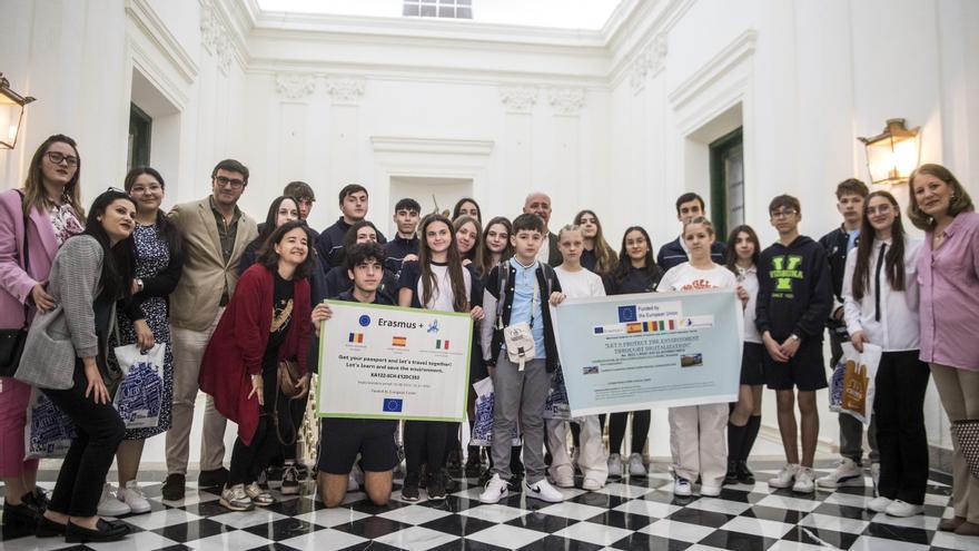 Vídeo | Visita de los alumnos Erasmus+ al Ayuntamiento de Cáceres