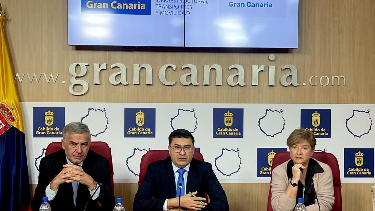 De izquierda a derecha, Lluis Serra Majem, Miguel Ángel Pérez del Pino y Carmen Paz Suárez Araujo.