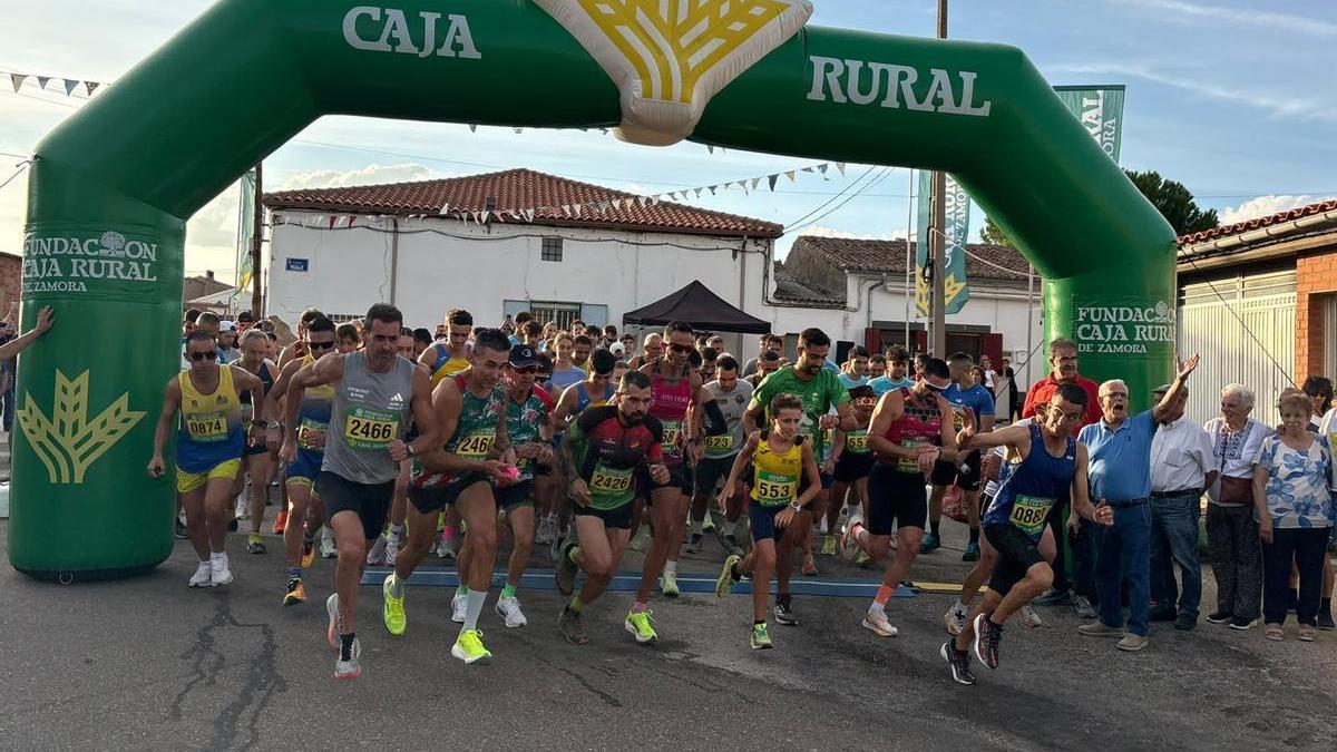 Imagen de la salida de la Subida al Viso enmarcada en la fiesta atlética de Bamba.