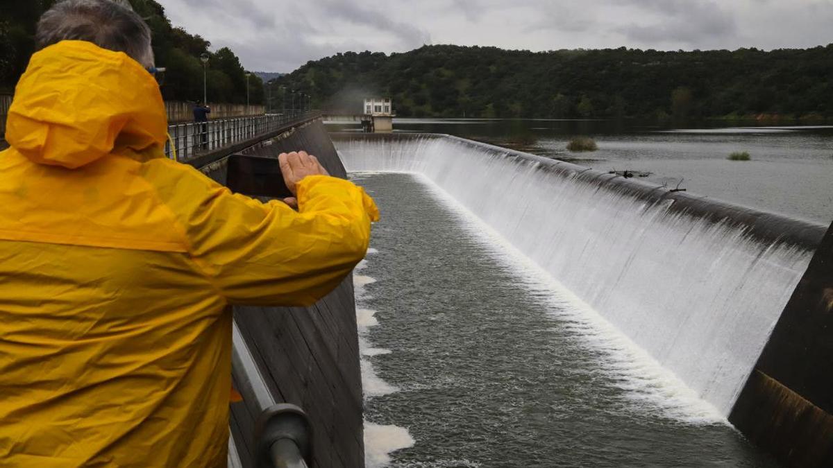 El embalse de San Rafael de Navallana comienza a desembalsar