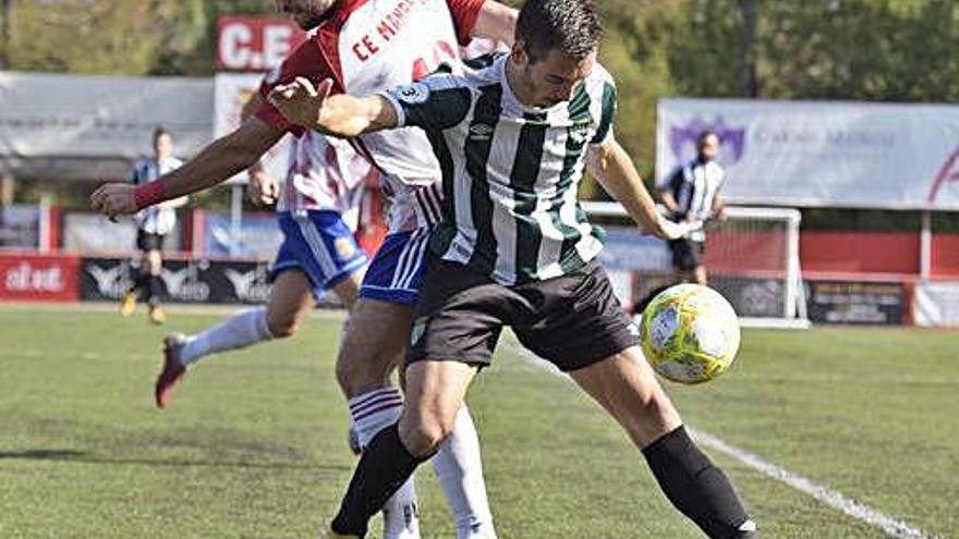 Ritxi lluitant la pilota a Manresa.