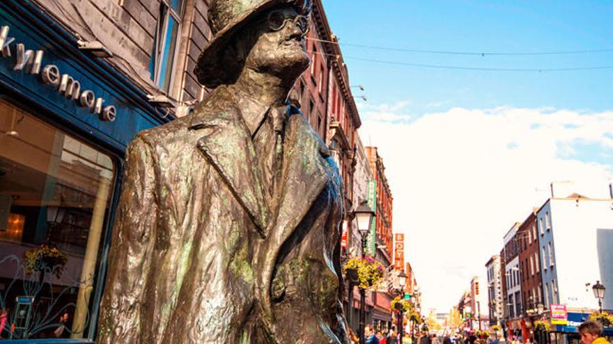 Estatua de James Joyce en Dublín // Ryanair.com