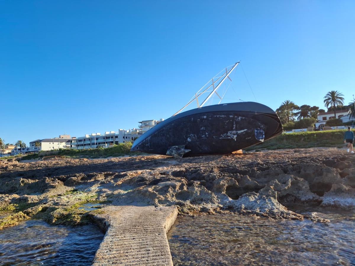 Nueve meses encallado en Xàbia: las imágenes del gran velero Nueve meses encallado en Xàbia: las imágenes del gran velero