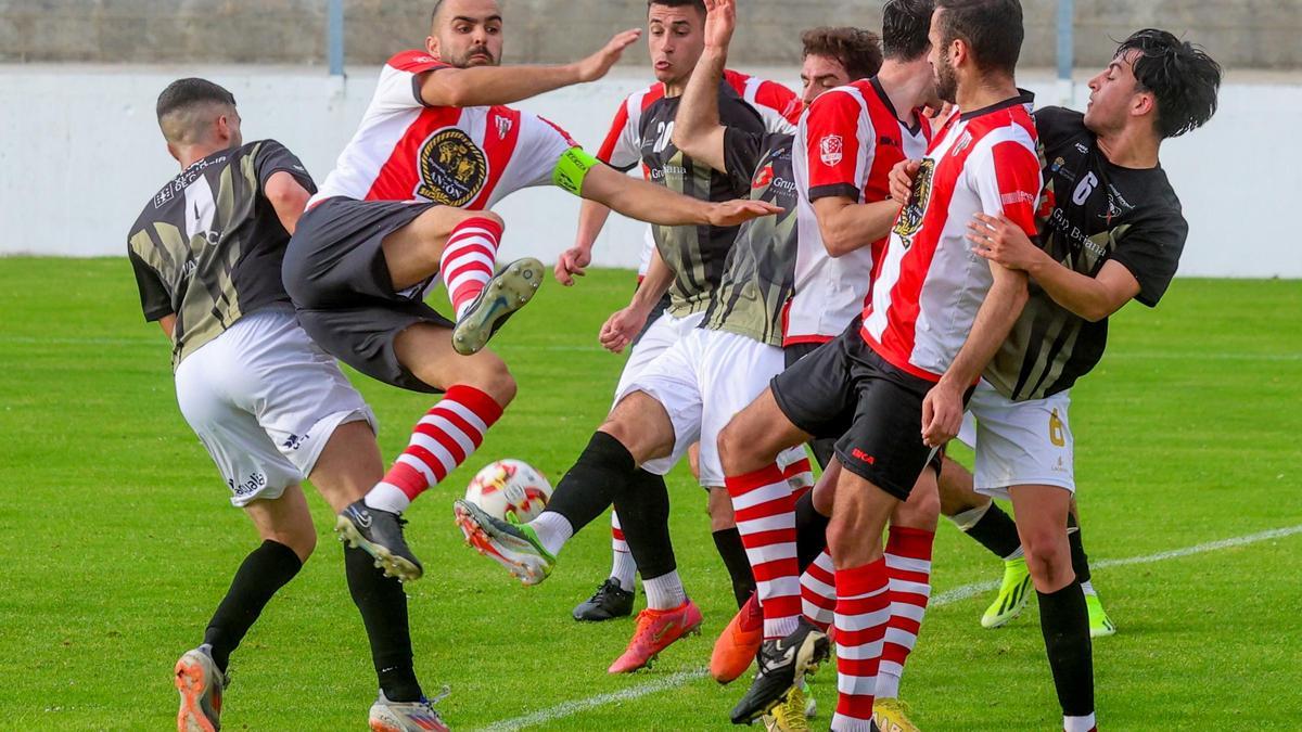 Partido de fútbol entre el Céltiga y el Choco.