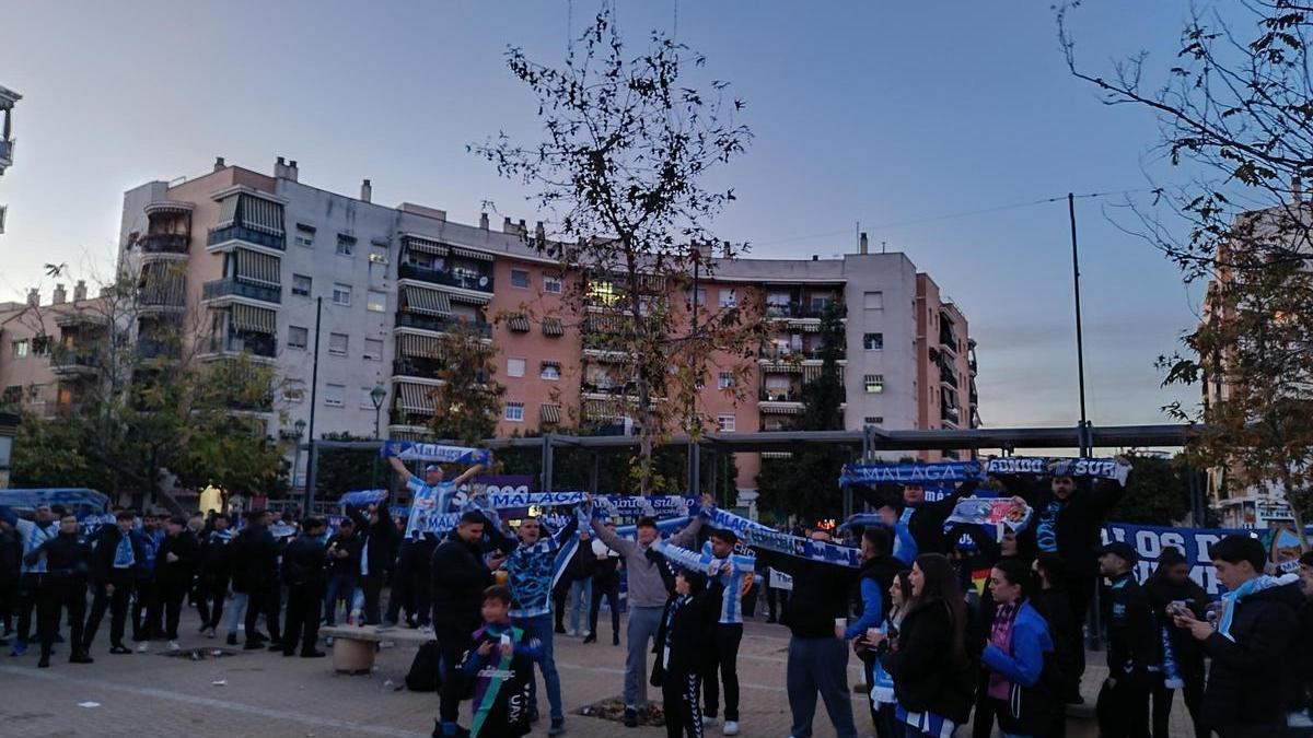 Fiesta y hermanamiento en la previa del derbi por las calles de Córdoba Fiesta y hermanamiento en la previa del derbi por las calles de Córdoba