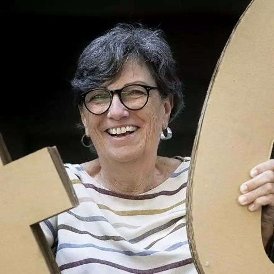 Montse Serrano, el alma de la Librería +Bernat