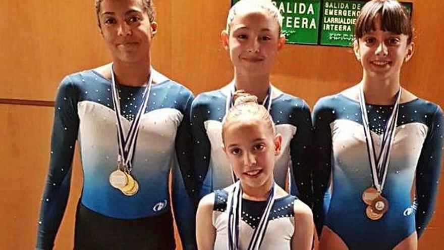 Gimnastas del Tempo, con sus medallas.