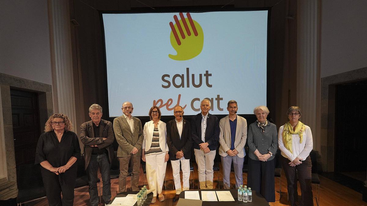Representants de Salut pel Català, professionals sanitaris i participants de la jornada celebrada aquest dissabte a la Casa de Cultura de Girona