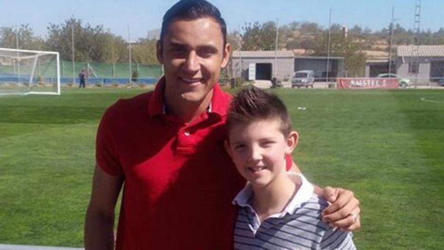 El pequeño Álex es un fan incondicional de Keylor Navas