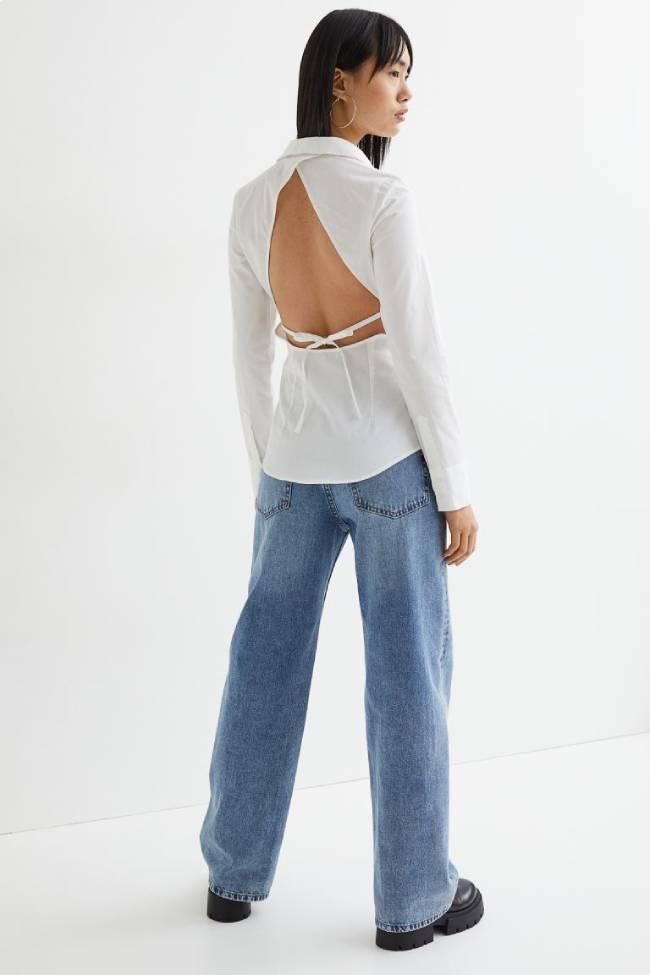 Camisa blanca con detalle 'cut out' en la espalda de H&M