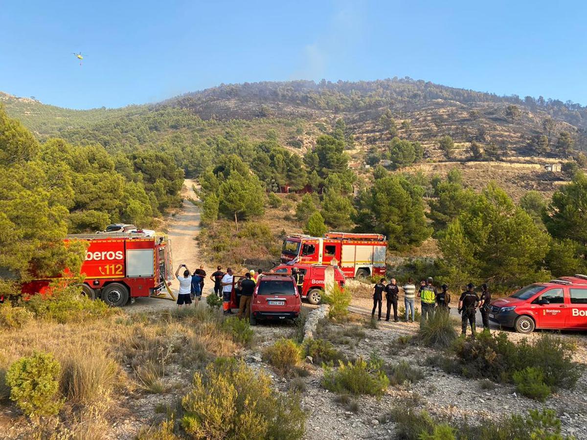 El operativo se mantiene hasta que el fuego se declare extinguido.