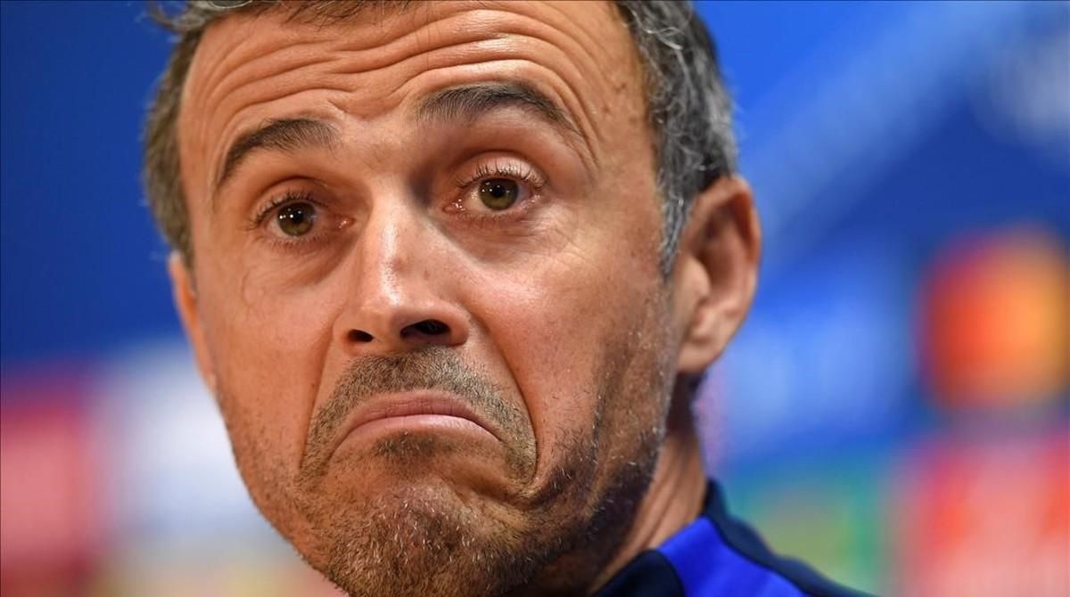 marcosl36522126 barcelona s coach luis enrique grimaces during a press confe161205140237