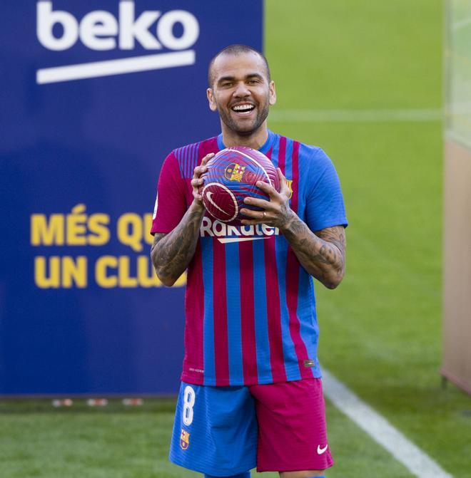 Presentación Dani Alves - Las imágenes del show que han dado la vuelta al mundo