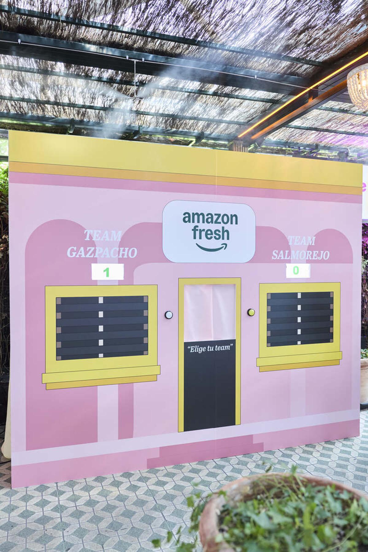 ¿La Casita de quién? ¡De Amazon Fresh! Y con un servicio especial: la mano enguantada de... ¿El Conejo Malo?