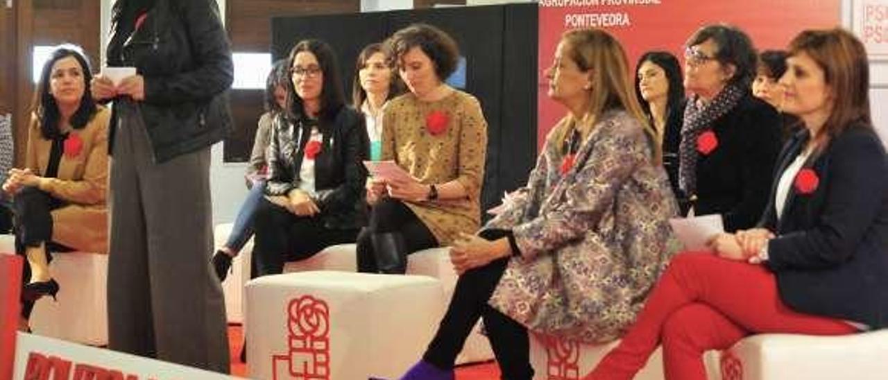 Fátima Abal, a la derecha, y Carmela Silva, en el centro, ayer. // I.Abella