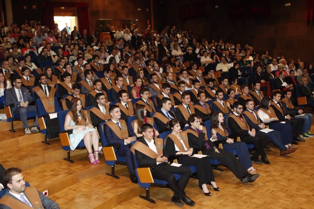 Graduación de "Teleco" y Derecho Económico