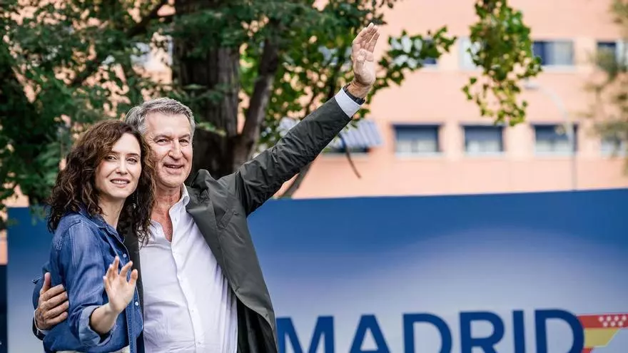 Feijóo acusa a Sánchez de "alentar" la llegada de migrantes y de preferir al rey marroquí que a Felipe VI
