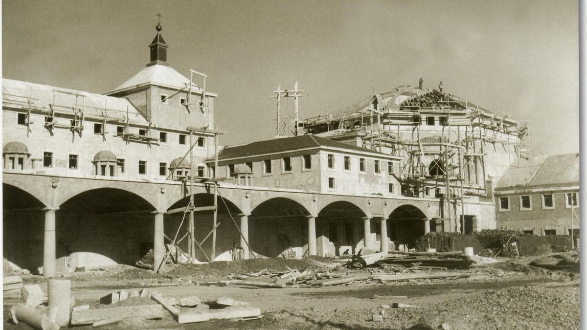 Construcción del edificio de los salesianos en Zamora, en la década de los 50