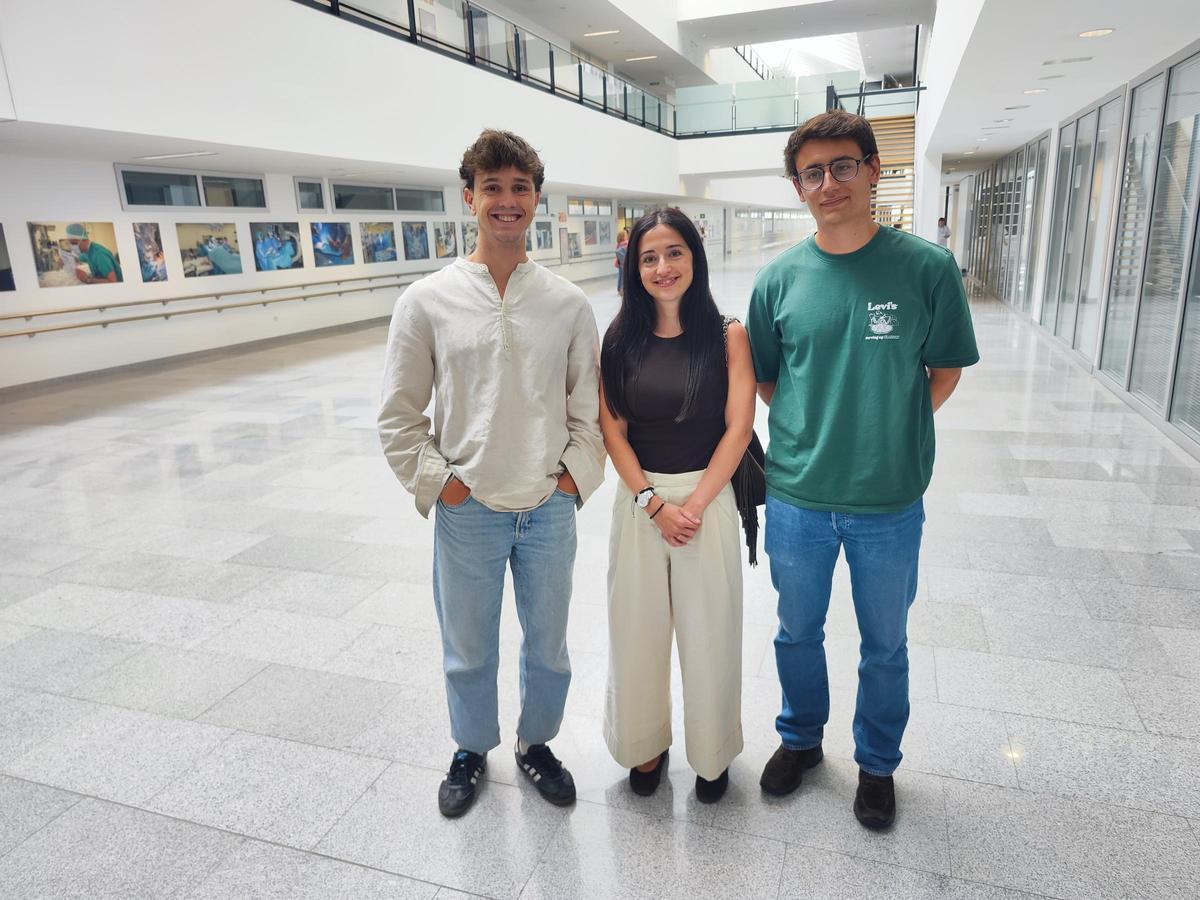 Nuevos residentes de Cardiología del HUCA: Miguel Álvarez Clavera, María Hernández Tejedor y Víctor Delgado Botas.