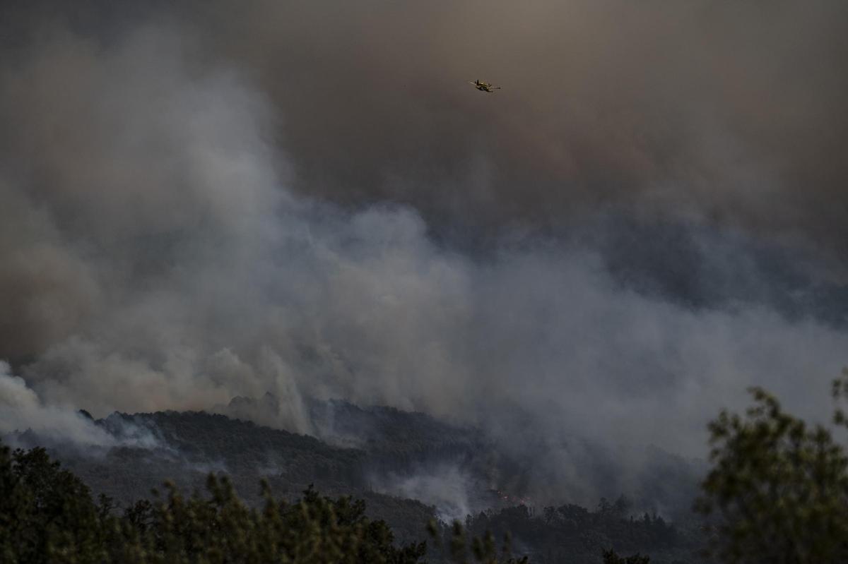 Fotogalería | Séptimo día del fuego de Jarilla, desde diferentes zonas: la vida en los pueblos, el ambiente y las llamas