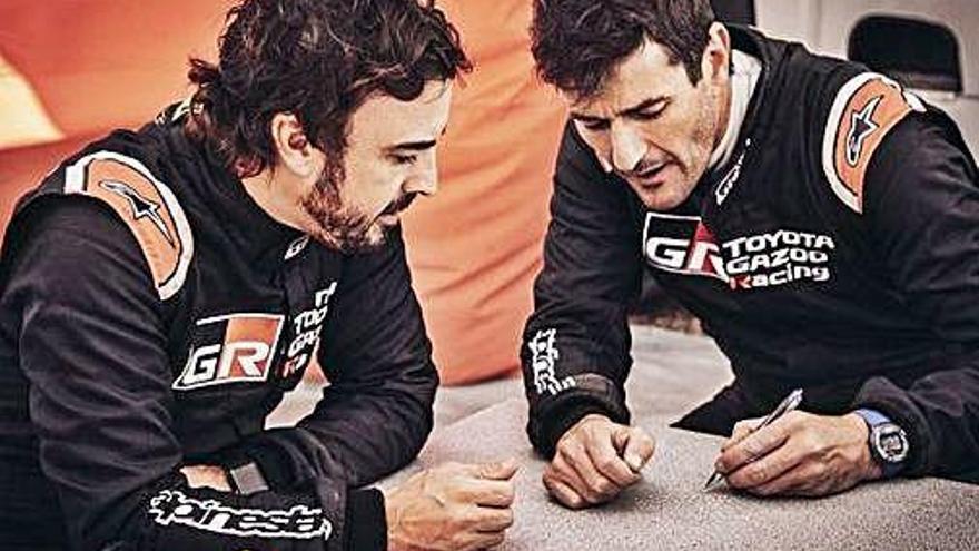 Fernando Alonso i Marc Coma analitzen la ruta d&#039;una etapa al Marroc