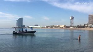 la guardia civil  desaloja a banistas la zona y abre un amplio cordon de seguridad