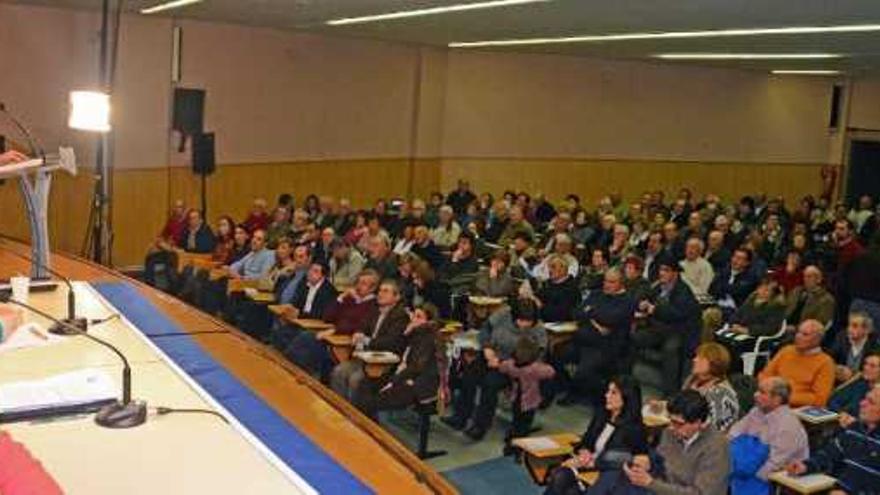 Feijóo, ayer, durante su discurso en el congreso del PP en Moaña (Pontevedra). / gonzalo núñez