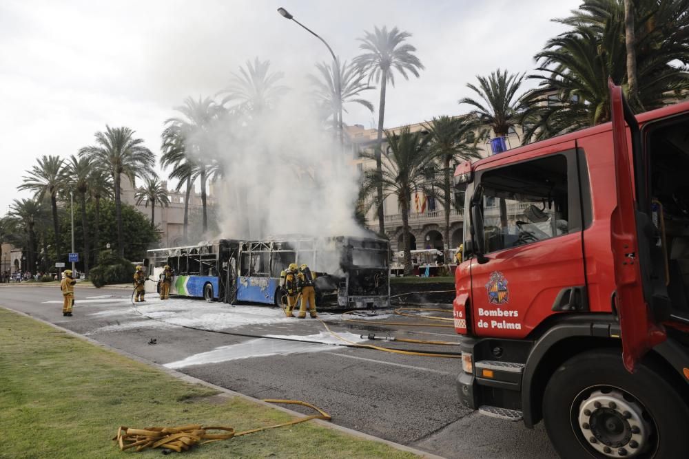 Arde un autobús de la EMT en paseo Sagrera