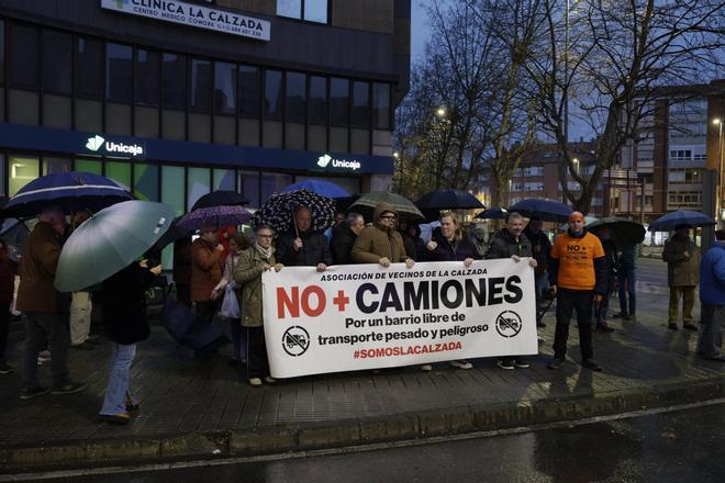 Protesta de los vecinos de La Calzada en Cuatro Caminos
