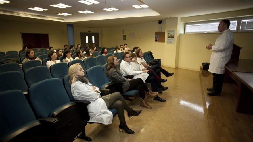 Participantes en la jornada de puertas abiertas del hospital de Riaño.