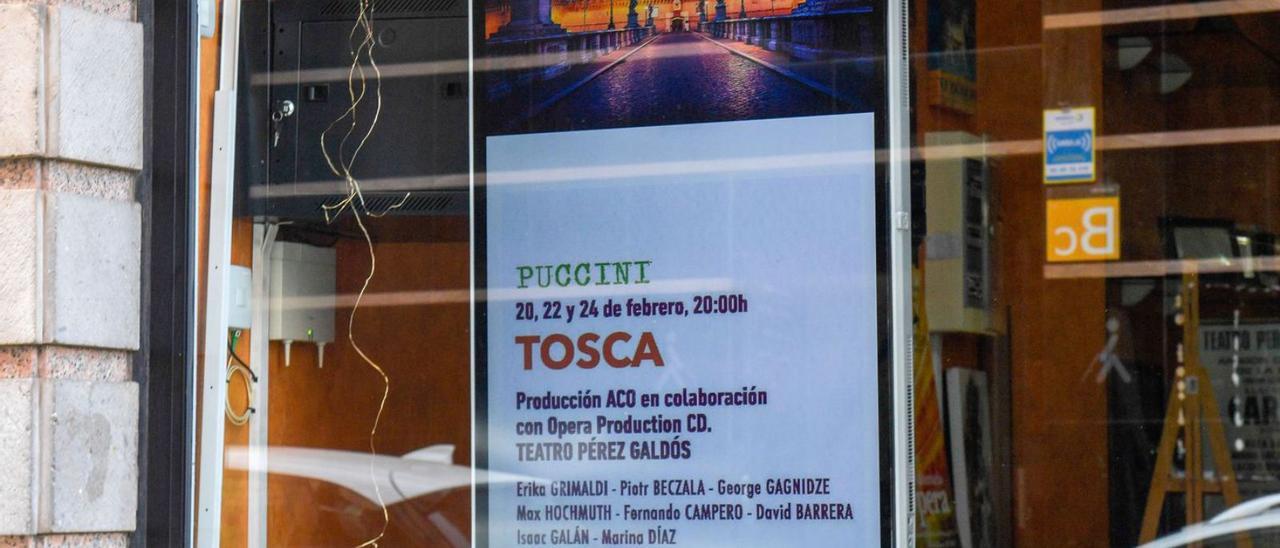 Cartel anunciador de ‘Tosca’ en la sede de Amigos Canarios de la Ópera. | | JUAN CASTRO