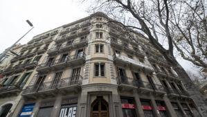 Edificio de la calle Aragó, 309, en Barcelona, uno de los identificados por la Asociación de Vecinos de la Dreta de l’Eixample por haberse adquirido entero para reformar las viviendas y ofrecerlas revalorizadas.