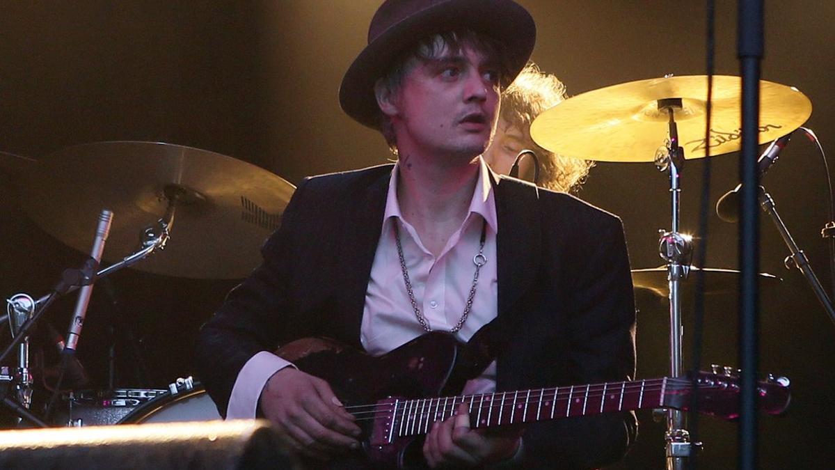 El rockero británico Pete Doherty, durante un concierto en París, en el 2017.