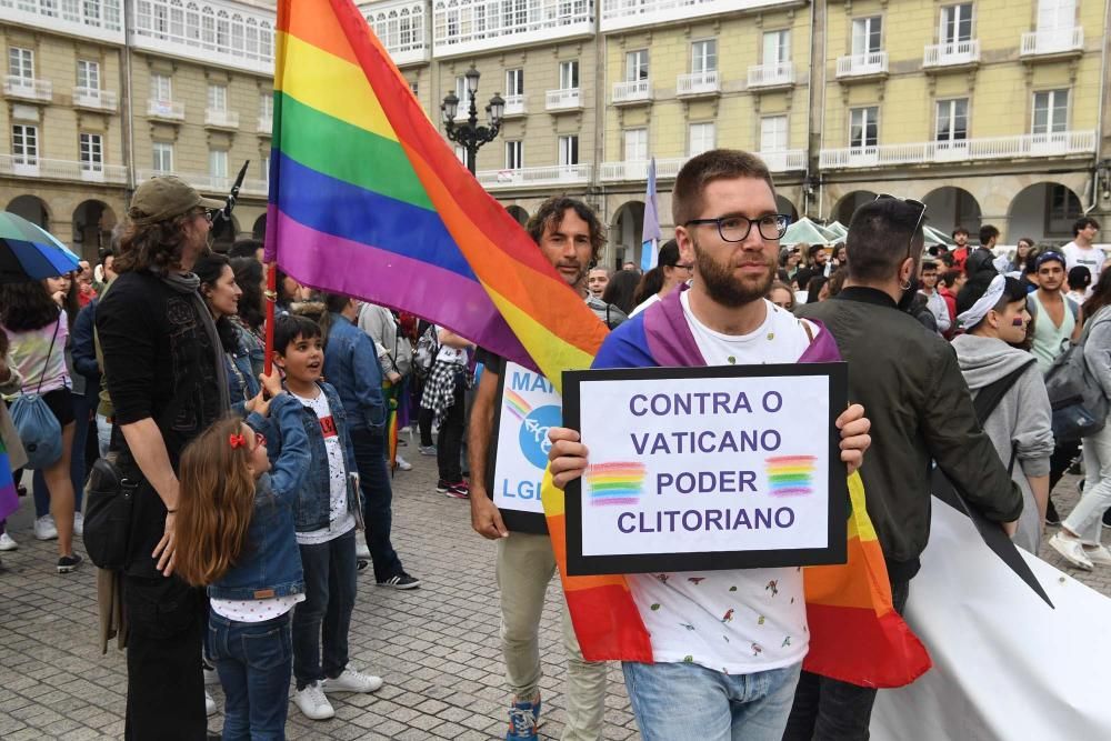 Banderas arcoiris engalanan A Coruña