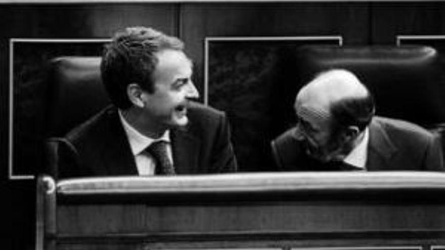 Zapatero echa leña al debate sobre si repetirá en el 2012