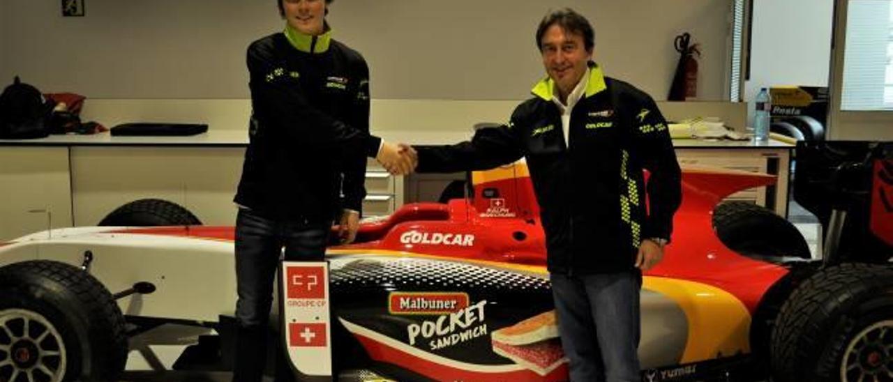 Adrián Campos y Ralph Boschung en la presentación del piloto para la próxima temporada.