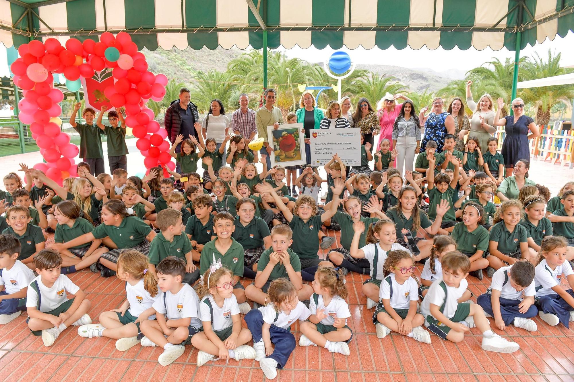 Subasta de un cuadro en el Canterbury School Maspalomas para ayudar a Pequeño Valiente