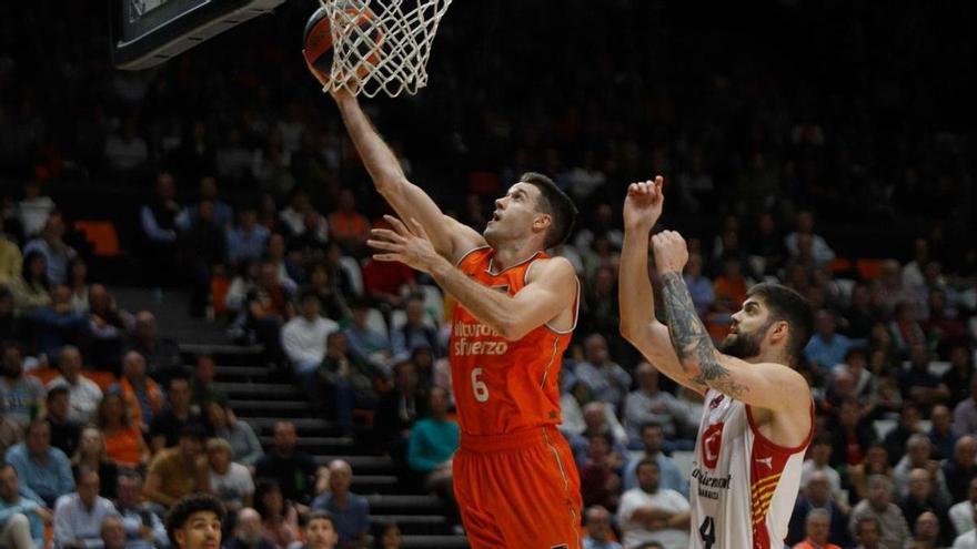 Un gran López-Arostegui hace vibrar a La Fonteta ante el Zaragoza